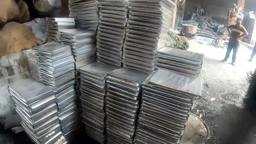 不粘鍋生產(chǎn)過程,條件很艱苦,但是產(chǎn)品不錯(cuò)